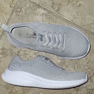 Sport By Skechers Women's Light Gray Knit Sneakers. Size 6 1/2 .